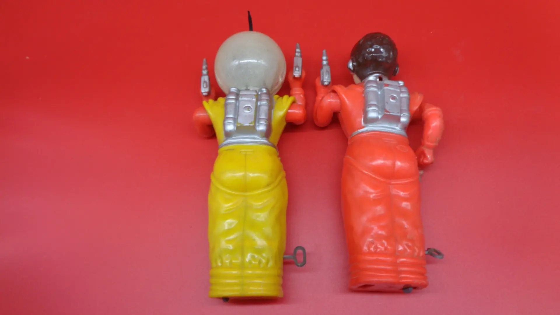 Yellow and orange wind-up spacemen