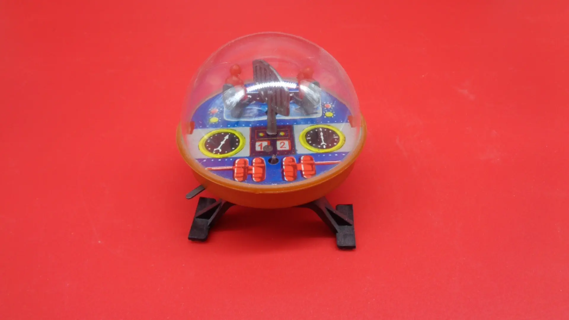 Miniature wind-up spaceship