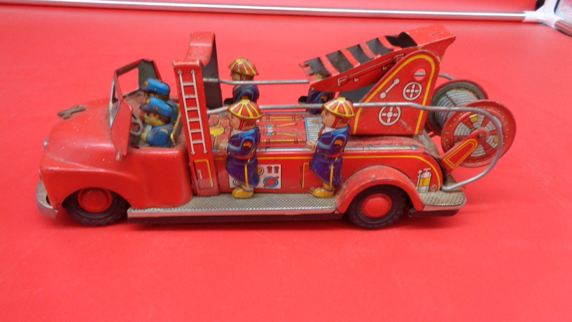 Right view of Japan 6 Man Ladder Fire Truck Toy