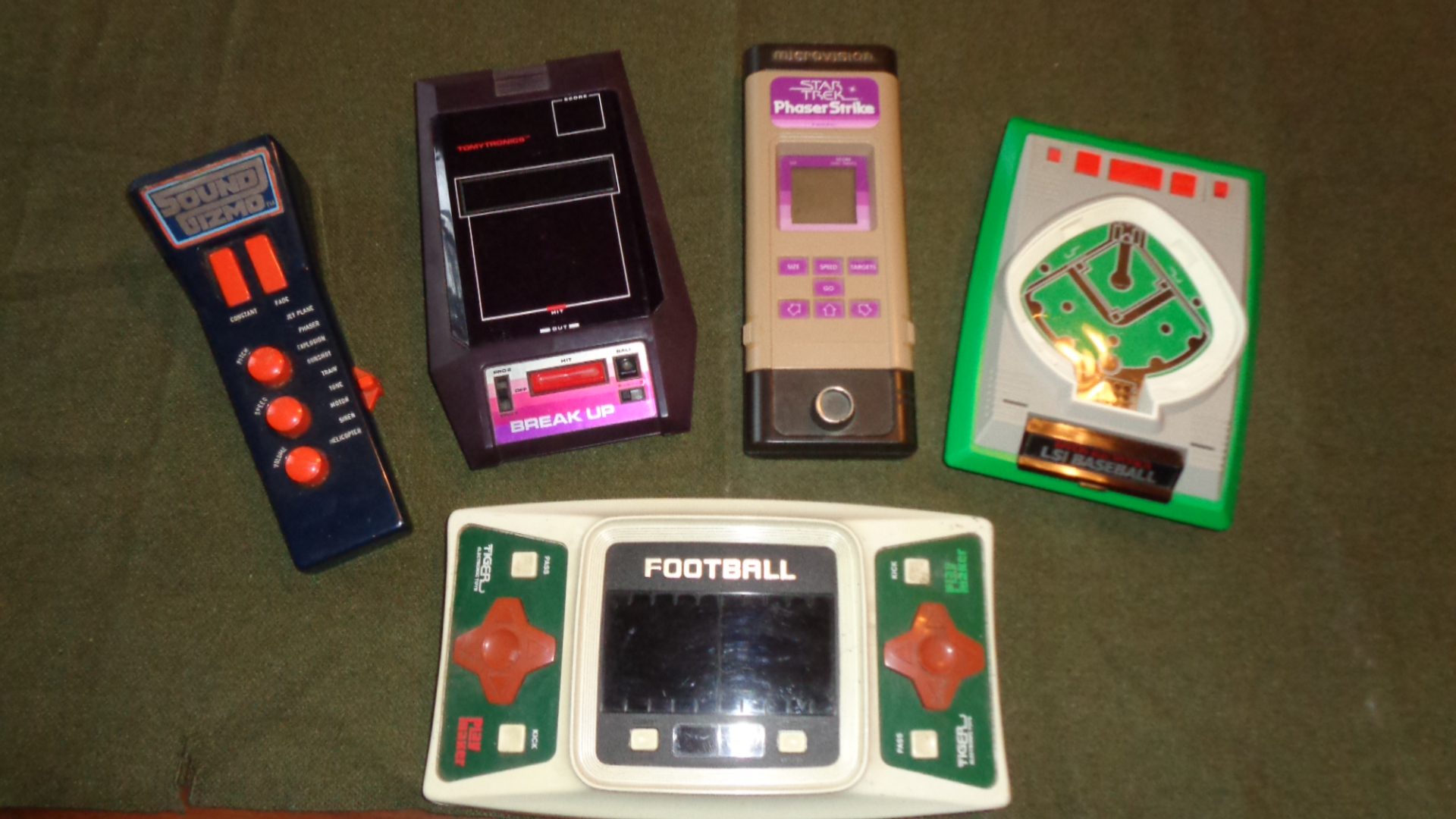 Mixed lot of 5 hand held/table electronic games