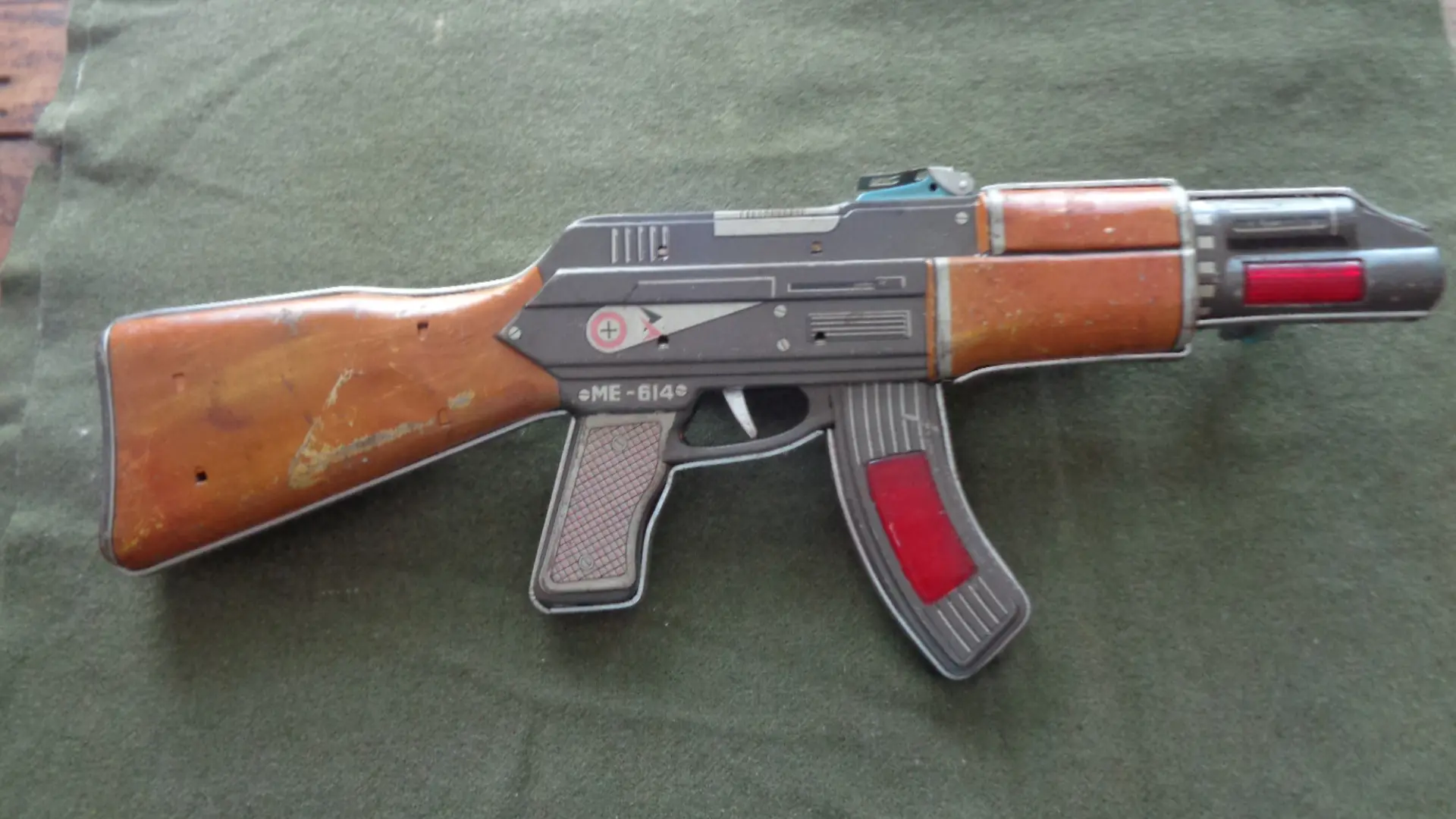 Ca: 1960's, Made in China, Vintage Tin Toy Machine Gun ME-614 Battery Operated. Right View